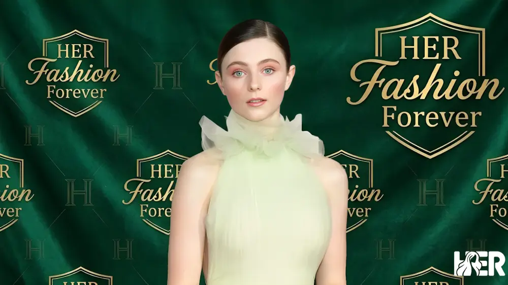 Thomasin McKenzie Outfits: Jojo Gown to Patou Style Icons