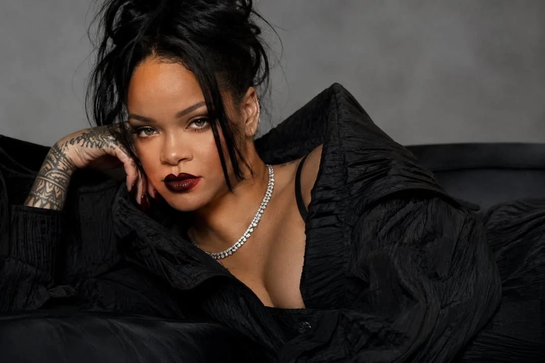 Rihanna Brings High Fashion Glamour to EE72 Magazine Cover Shoot